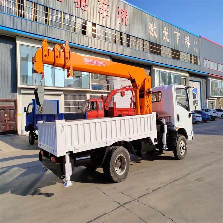 集安市三轮随车吊定制 农用改装机自备吊中瑞长期出售